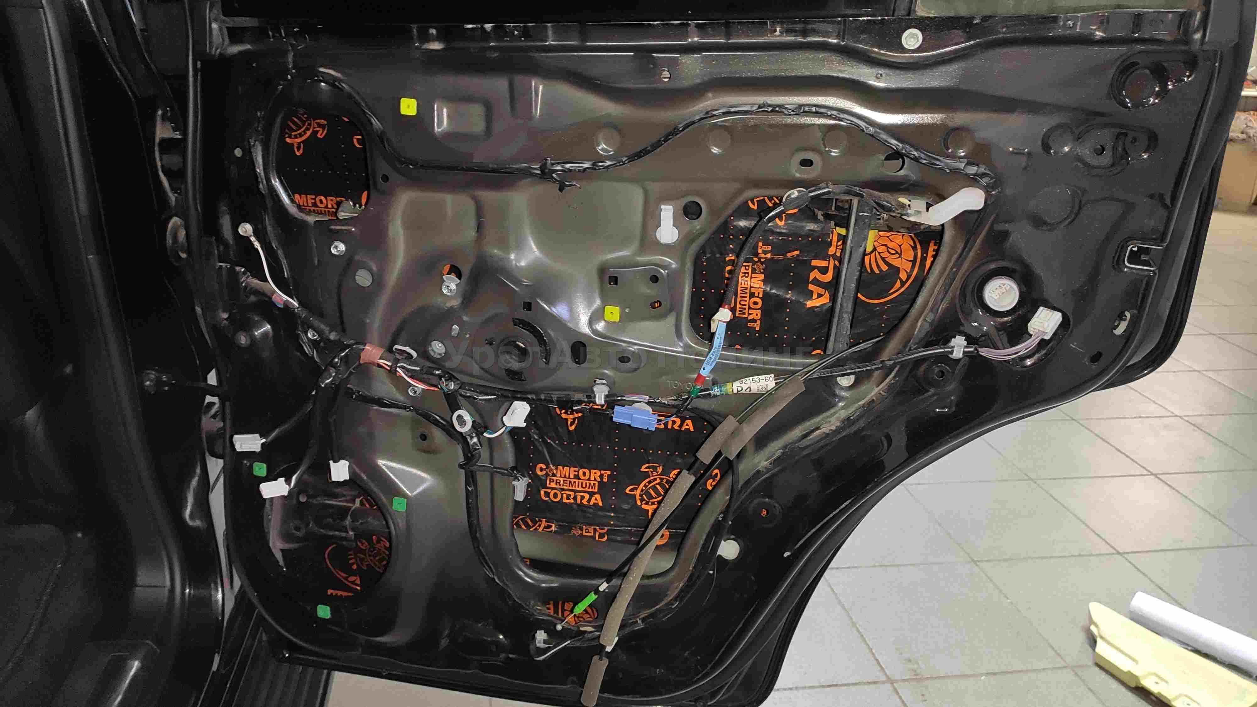Шумоизоляция дверей Lexus 570
