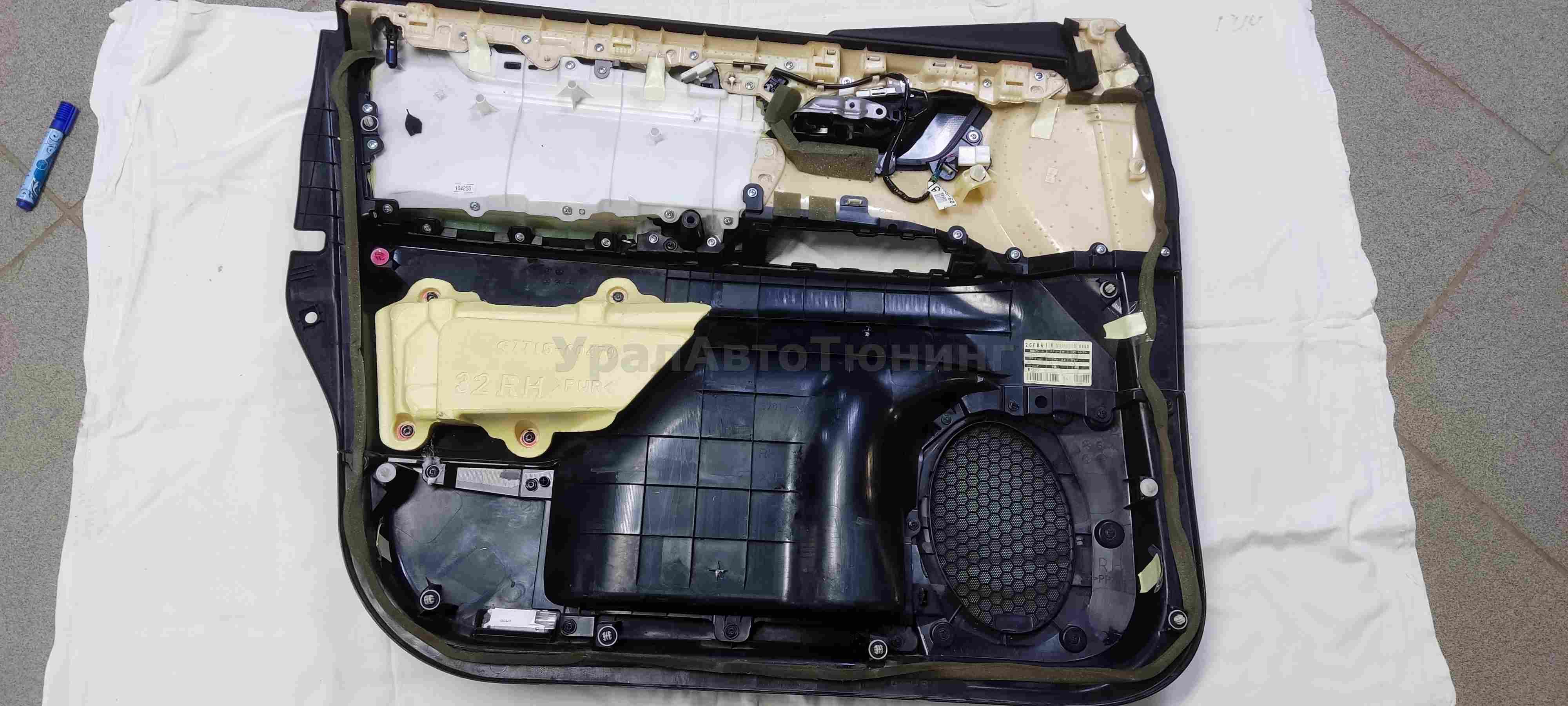 Шумоизоляция дверей Lexus 570