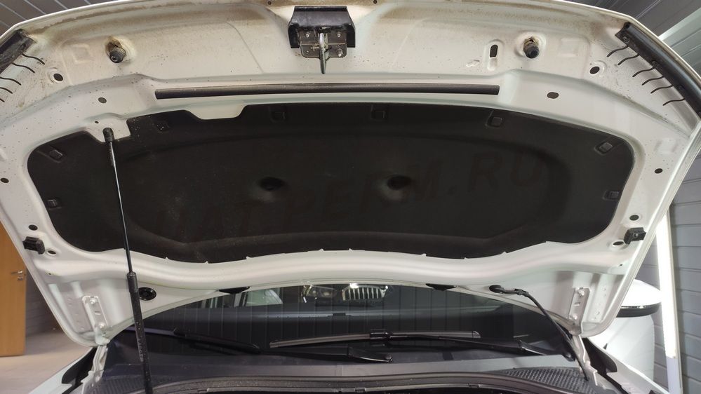 Шумоизоляция капота VW Tiguan