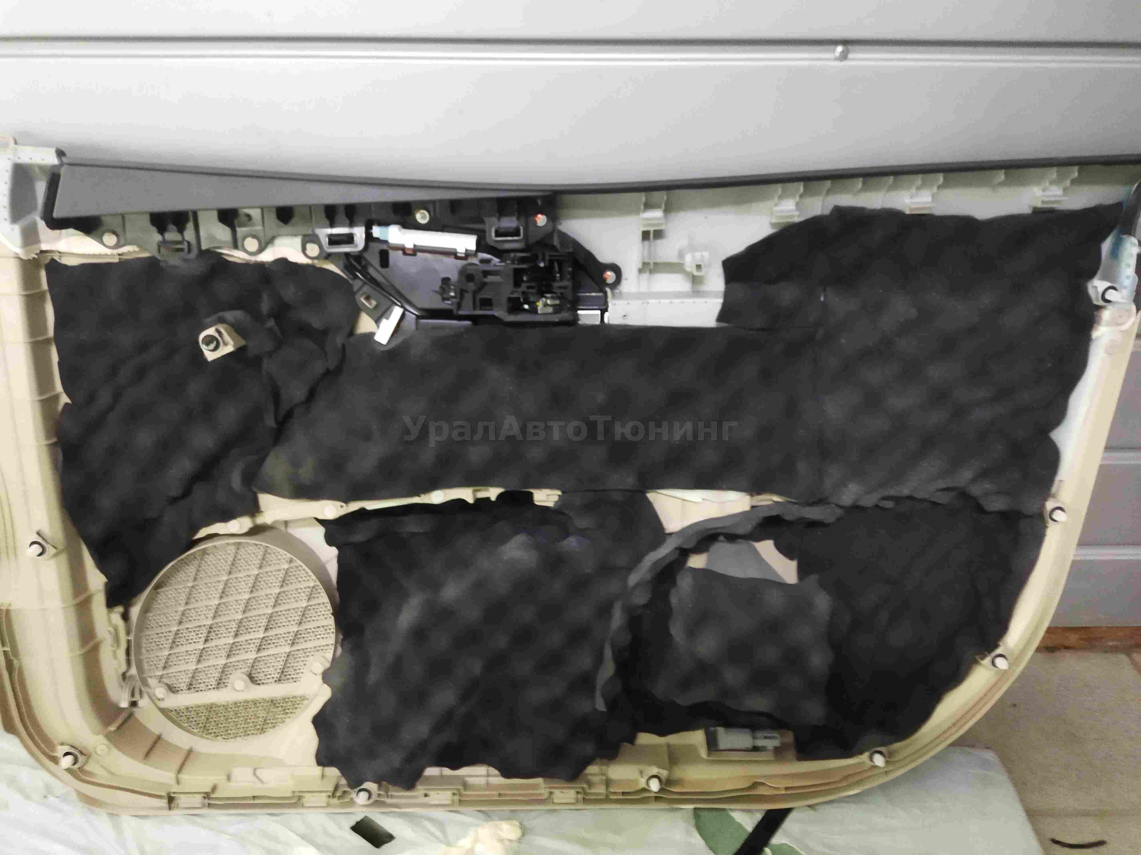Шумоизоляция дверей Toyota Camry