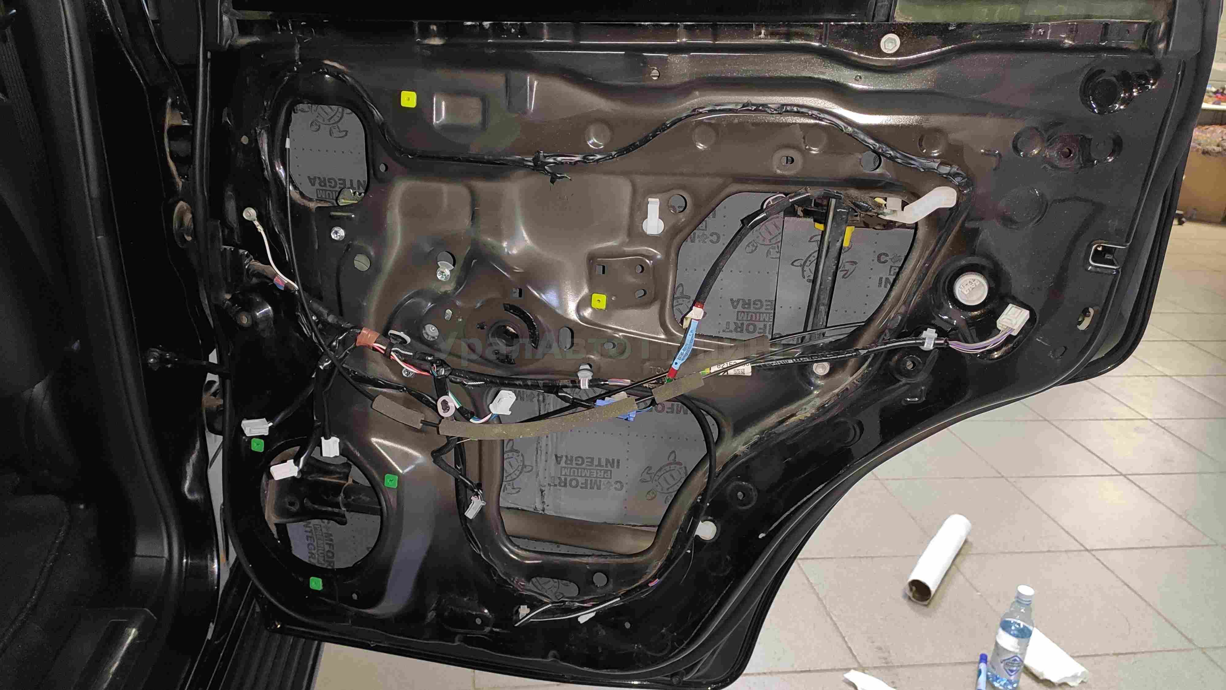 Шумоизоляция дверей Lexus 570