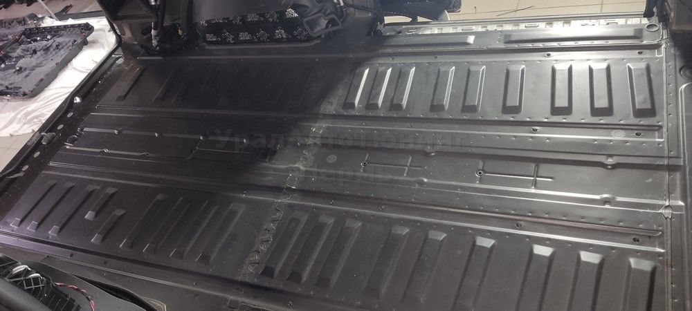 Шумоизоляция пола Mercedes V250