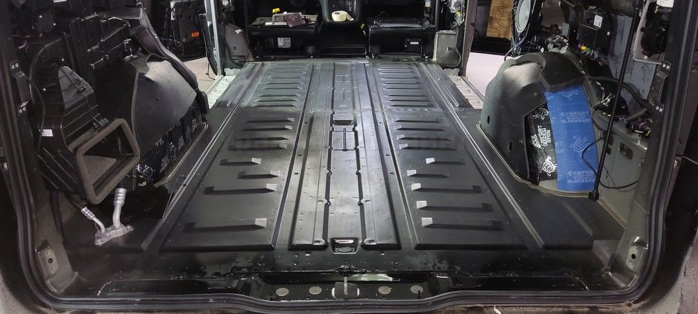 Шумоизоляция пола Mercedes V250