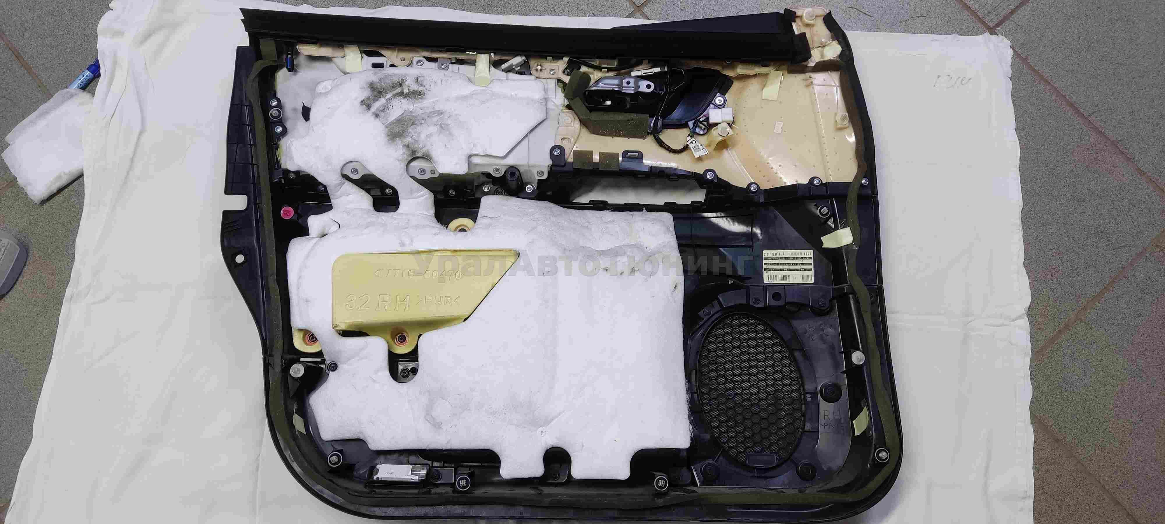 Шумоизоляция дверей Lexus 570