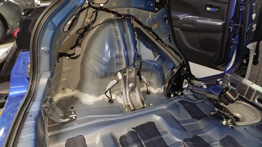 Шумоизоляция багажника Mitsubishi ASX