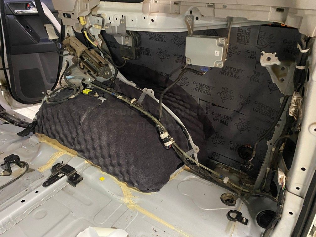 Шумоизоляция багажника Toyota Land Cruiser Prado