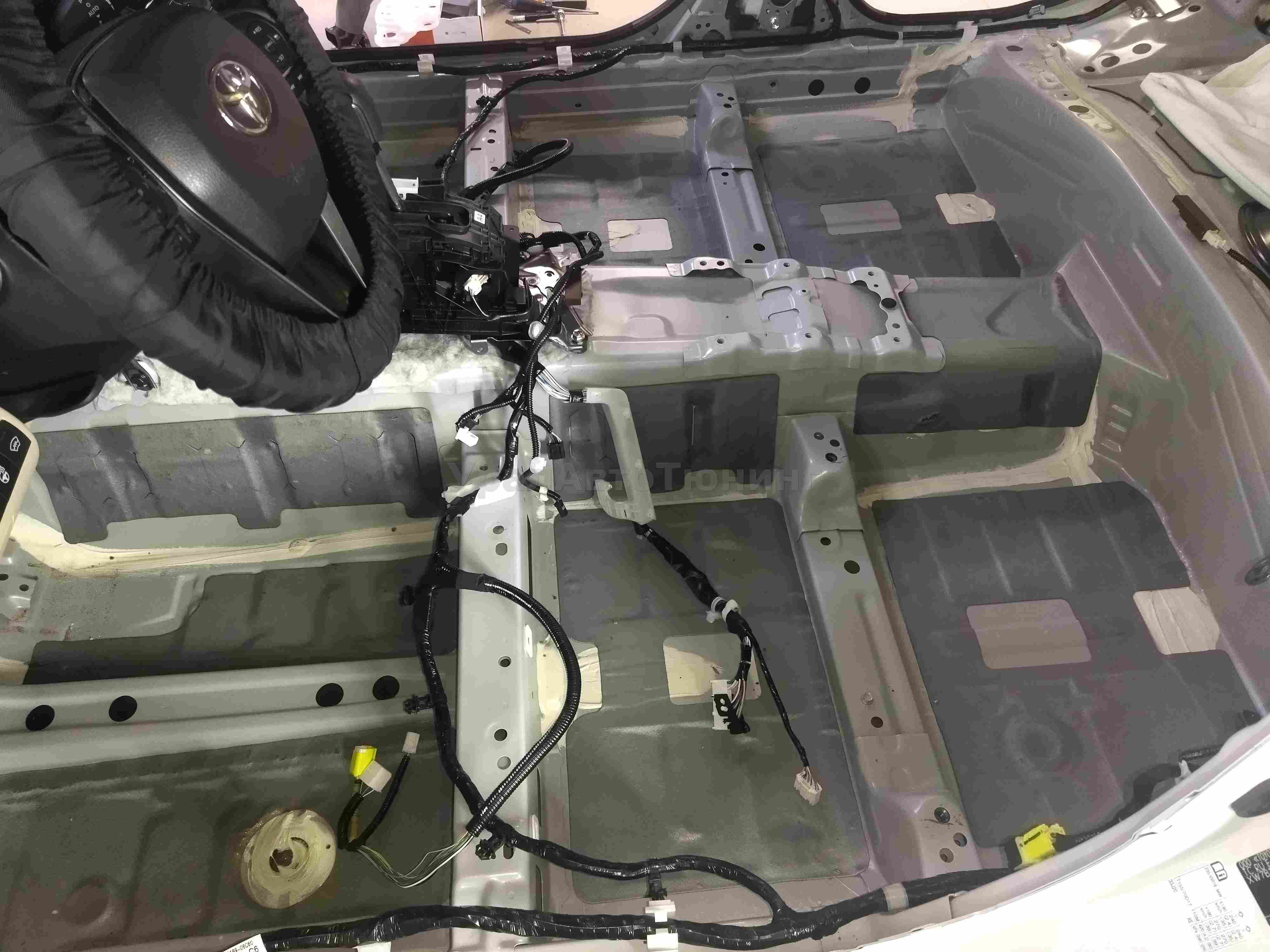 Шумоизоляция пола Toyota Camry