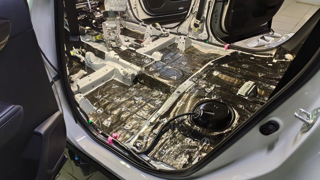 Toyota Highlander (XU60) - шумоизоляция пола