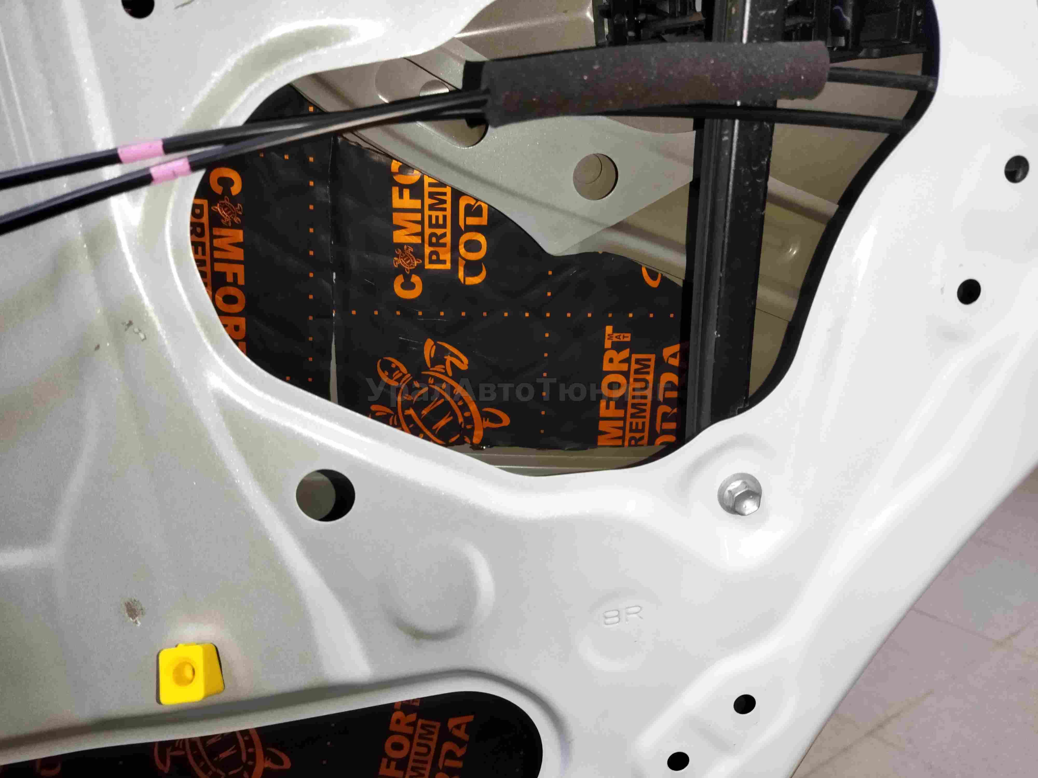 Шумоизоляция дверей Toyota Camry