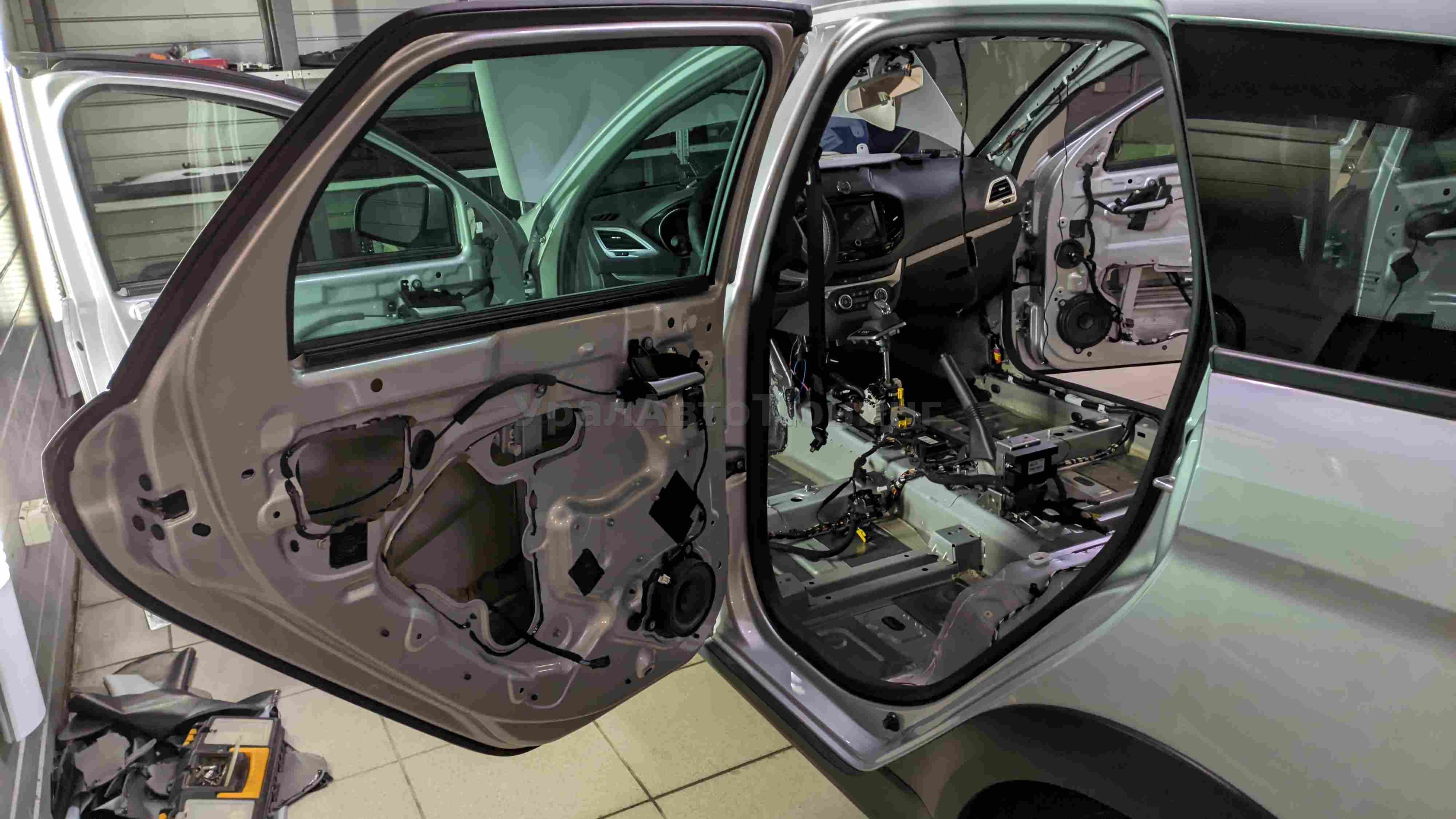 Шумоизоляция дверей Lada Vesta