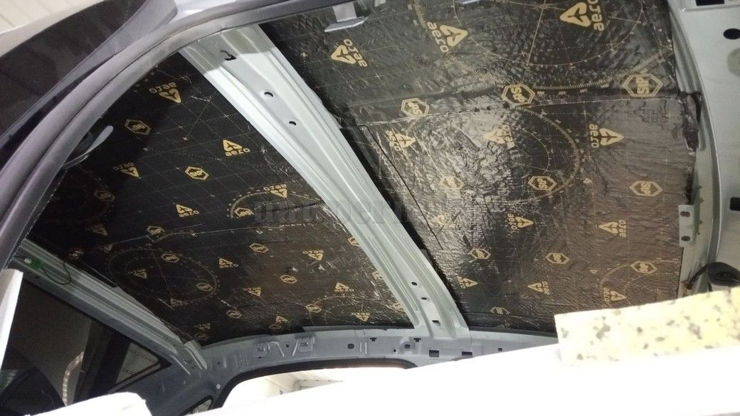 VW Polo - шумоизоляция потолка