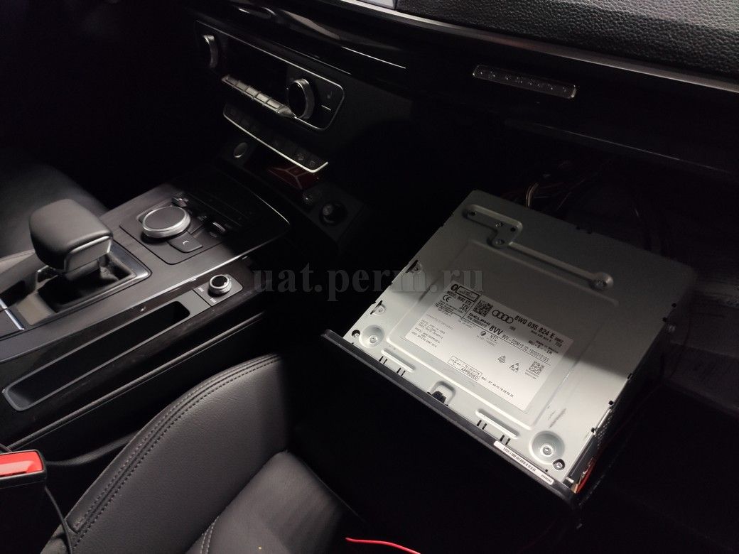 Audi Q5 - установка камеры заднего вида