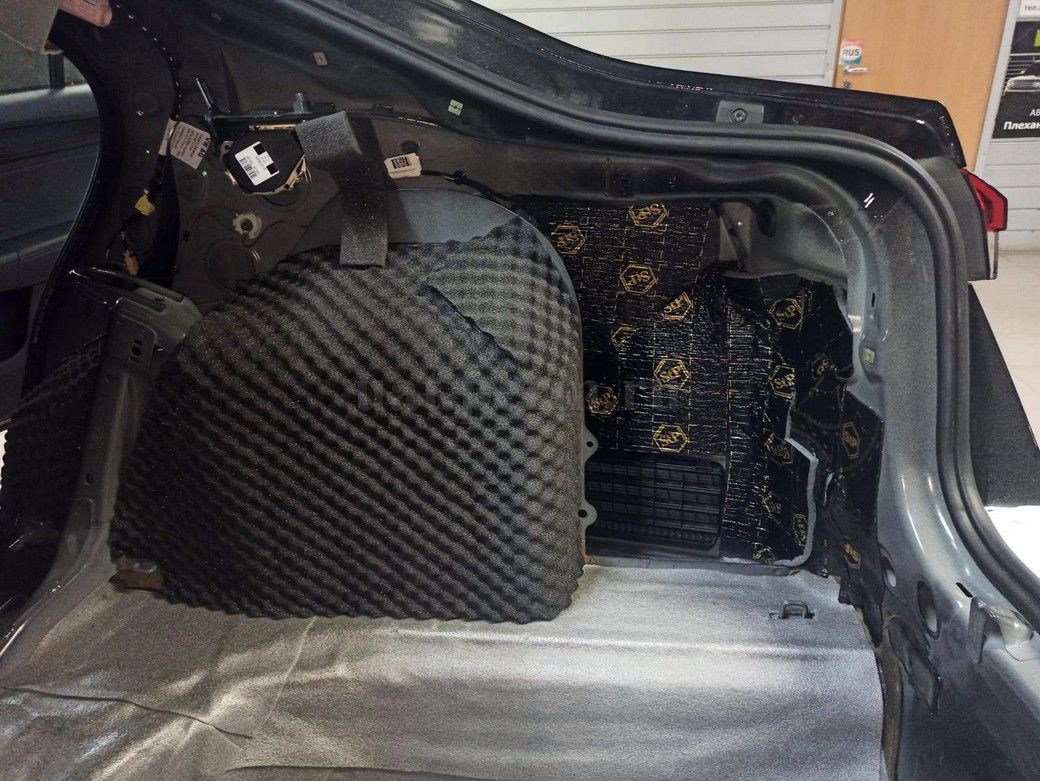 Шумоизоляция багажника Skoda Rapid