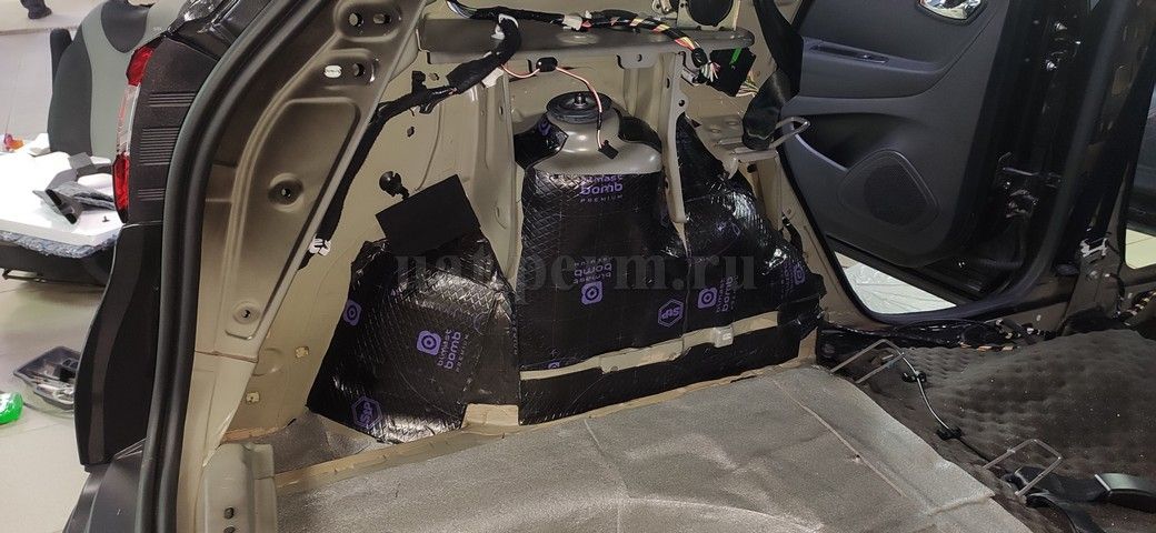 Renault Kaptur - шумоизоляция багажника