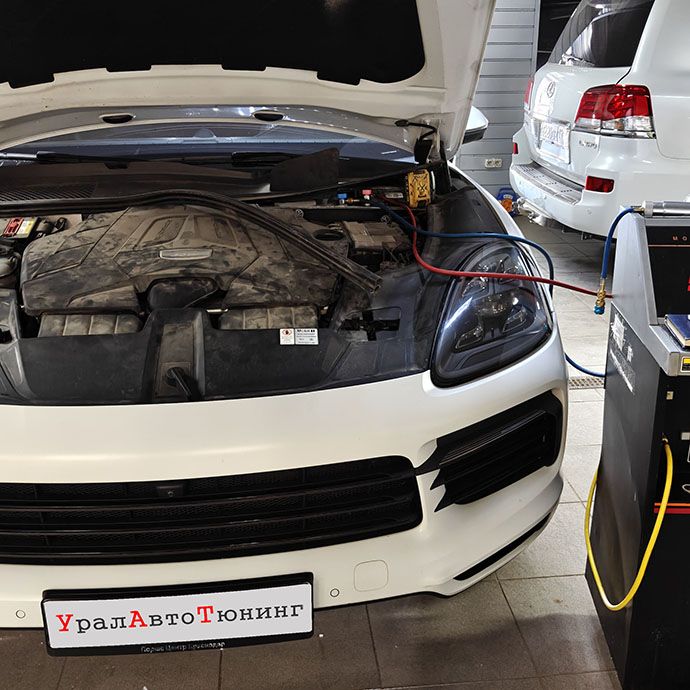 Заправка кондиционера на автомобиле Porsche Cayenne