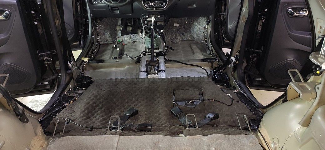 Renault Kaptur - шумоизоляция пола