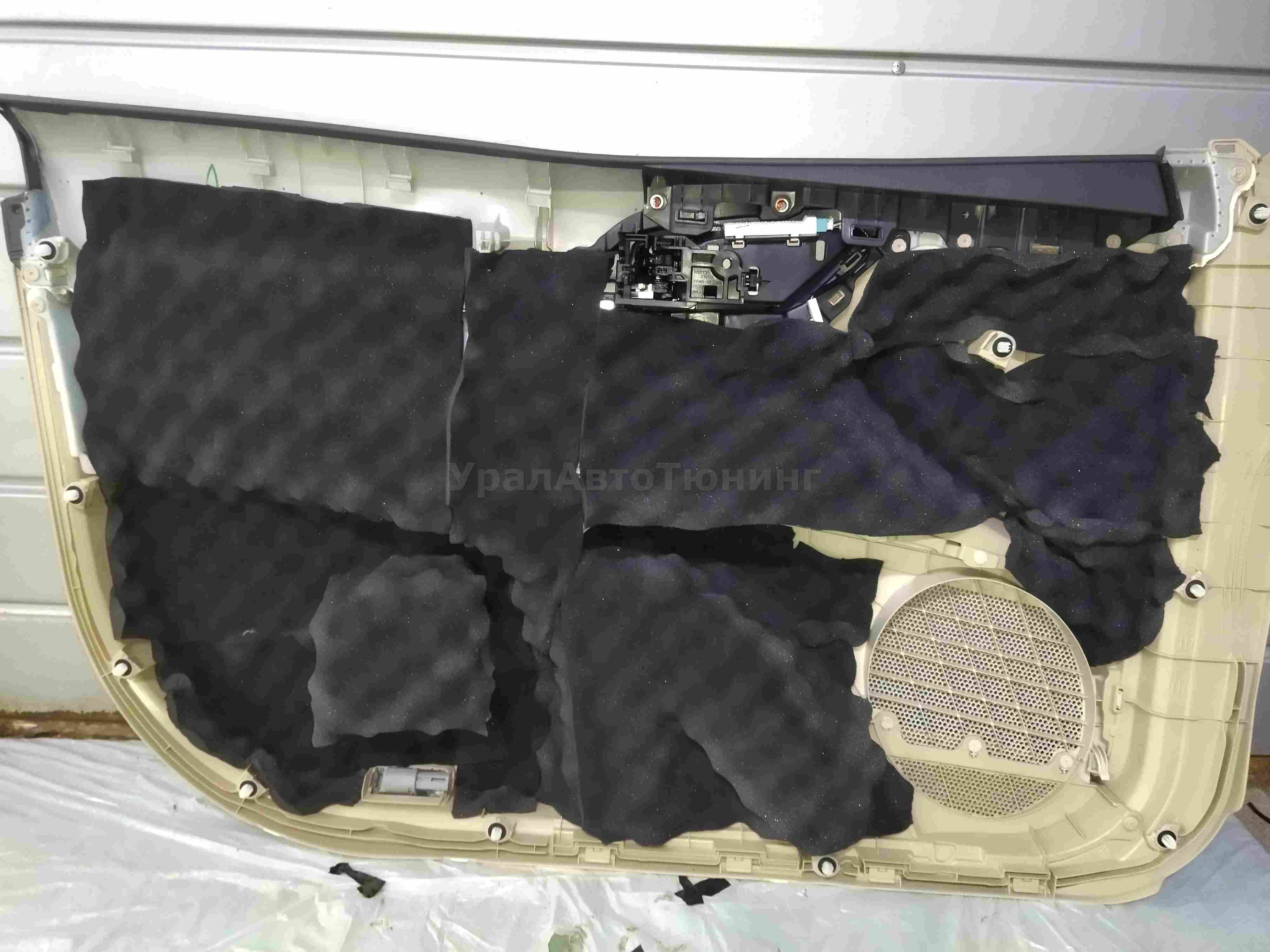 Шумоизоляция дверей Toyota Camry