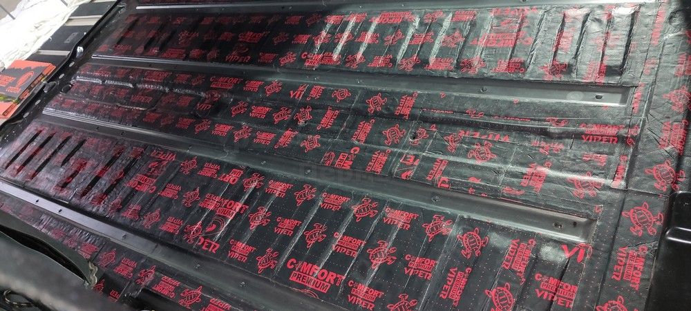 Шумоизоляция пола Mercedes V250