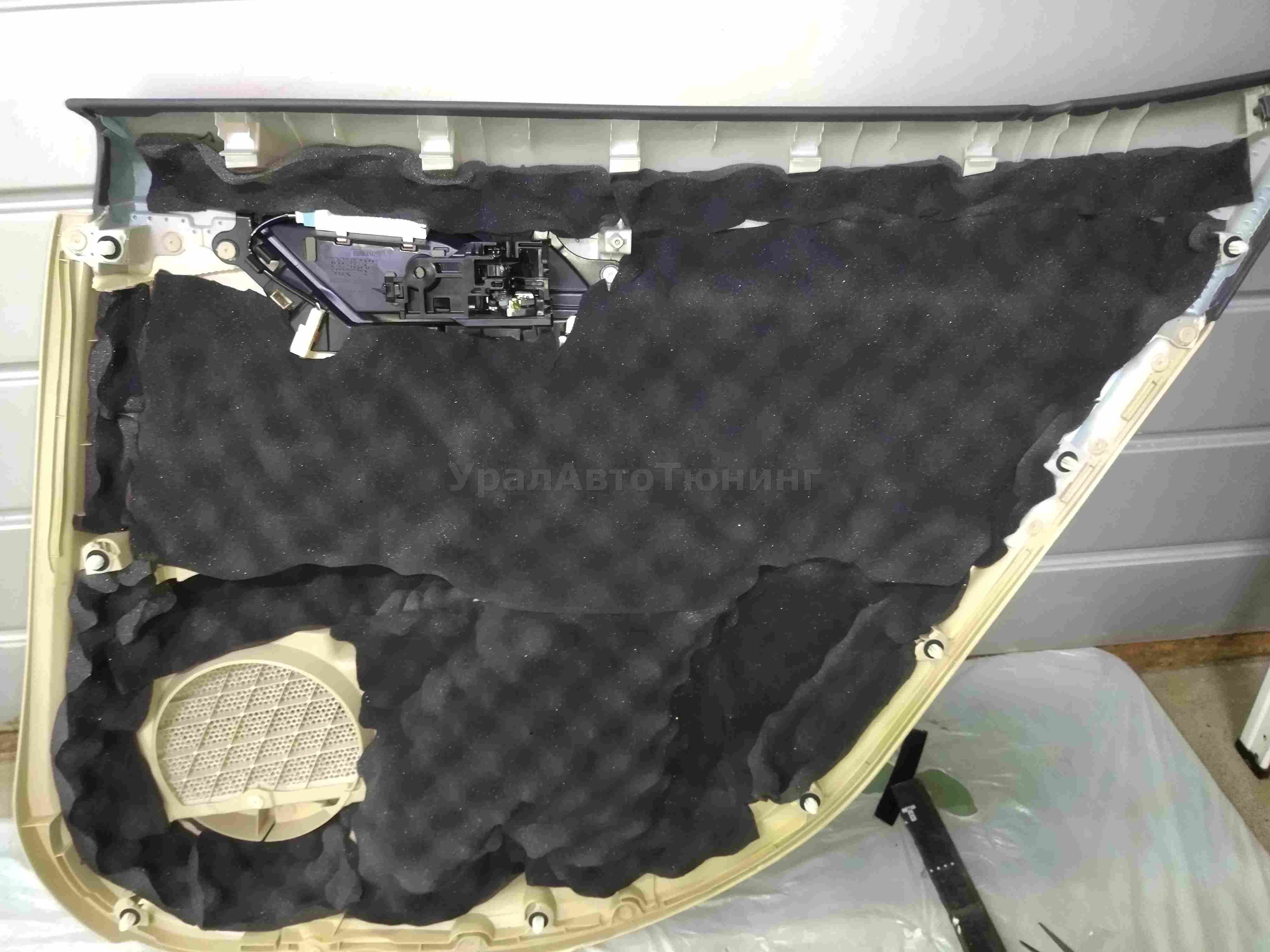 Шумоизоляция дверей Toyota Camry
