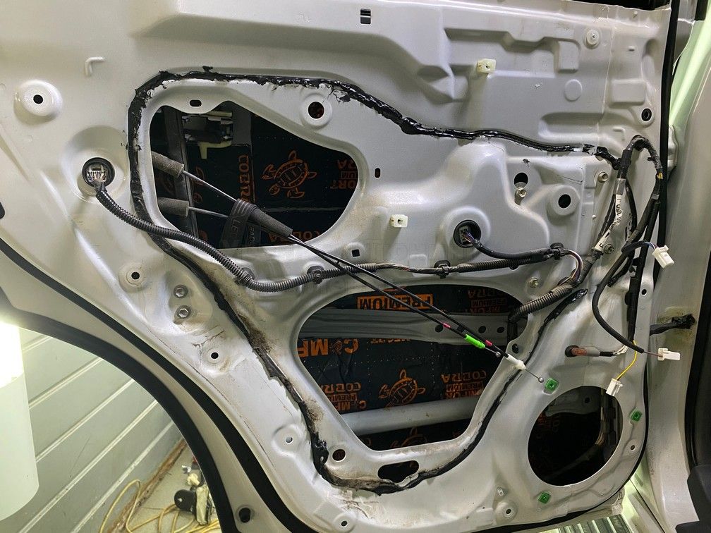 Шумоизоляция дверей Toyota Land Cruiser Prado