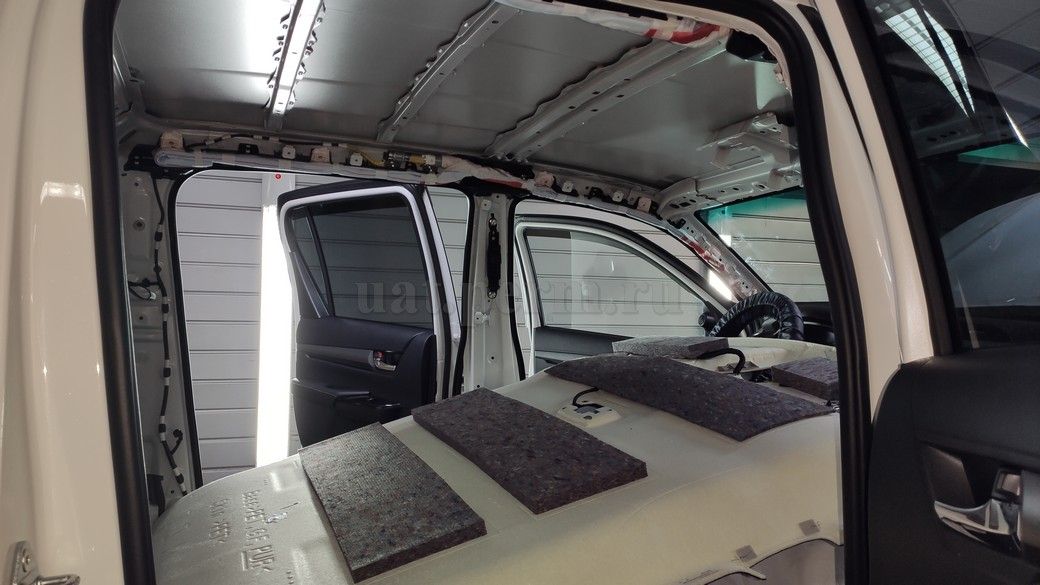 Шумоизоляция крыши Toyota Hilux
