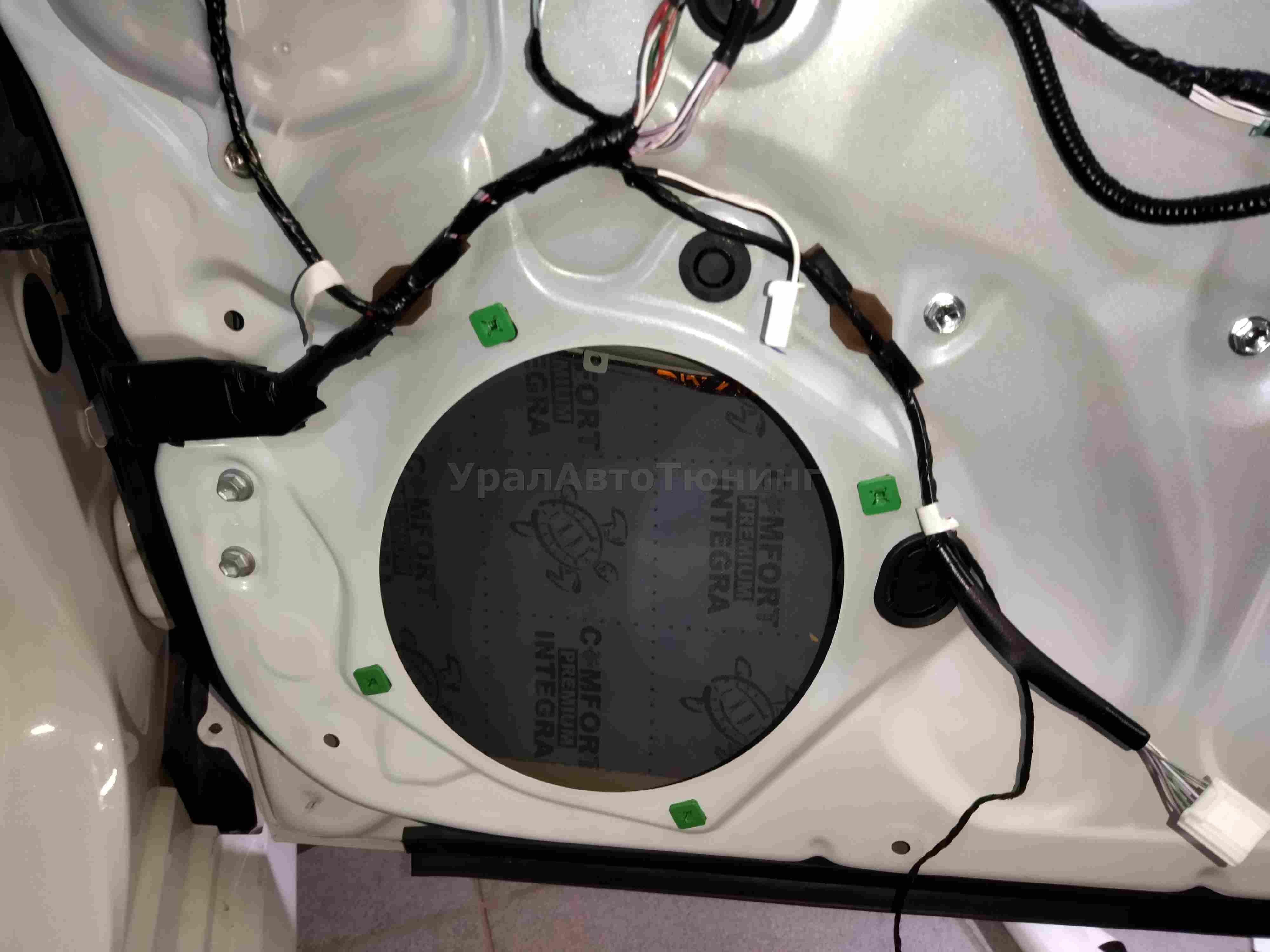 Шумоизоляция дверей Toyota Camry