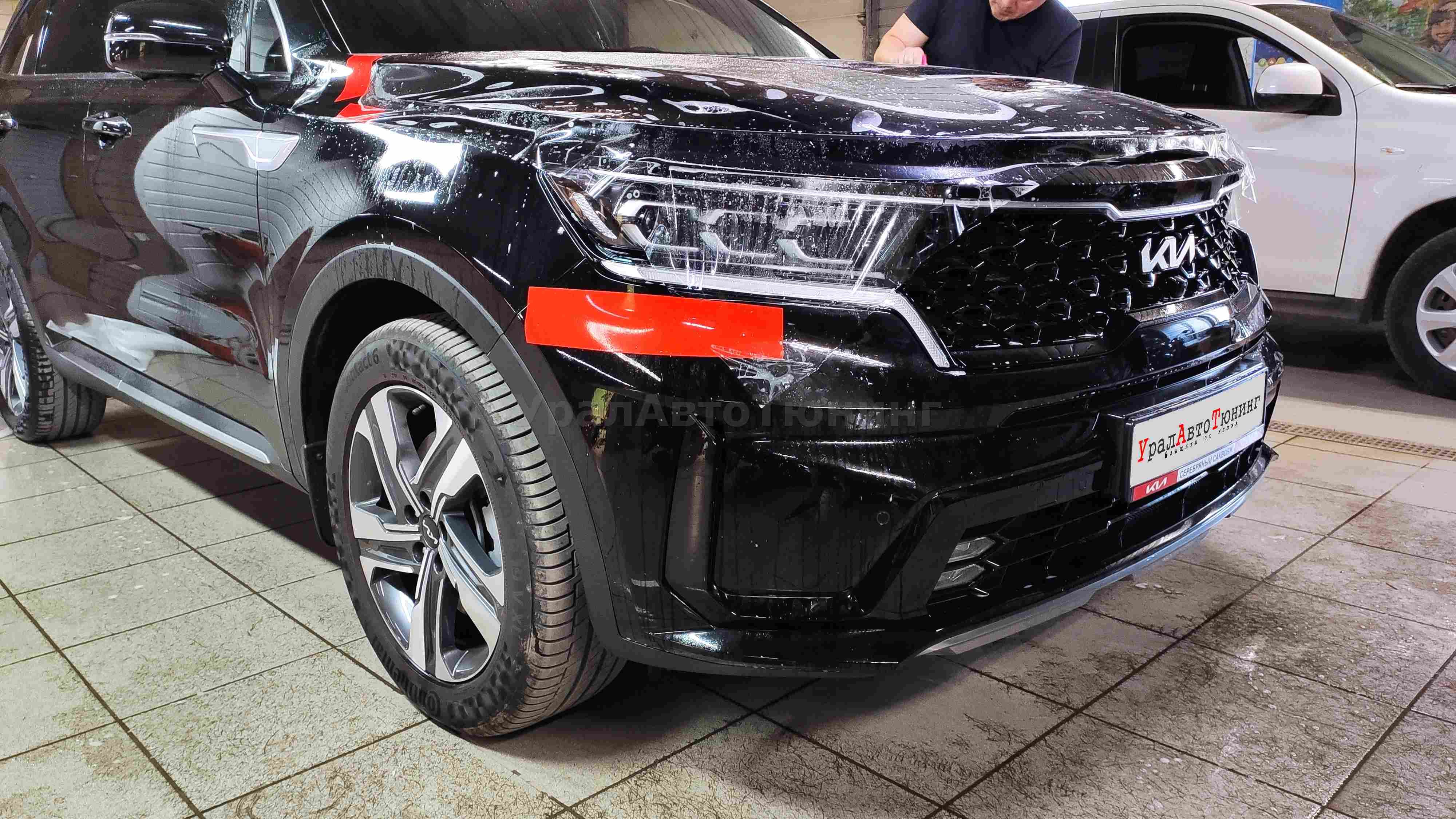 Оклейка антигравийной пленкой KIA Sorento