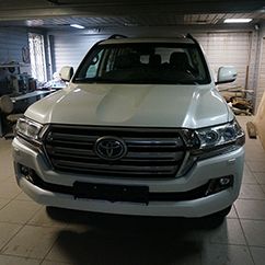 Установка фаркопа Toyota Land Cruiser 200