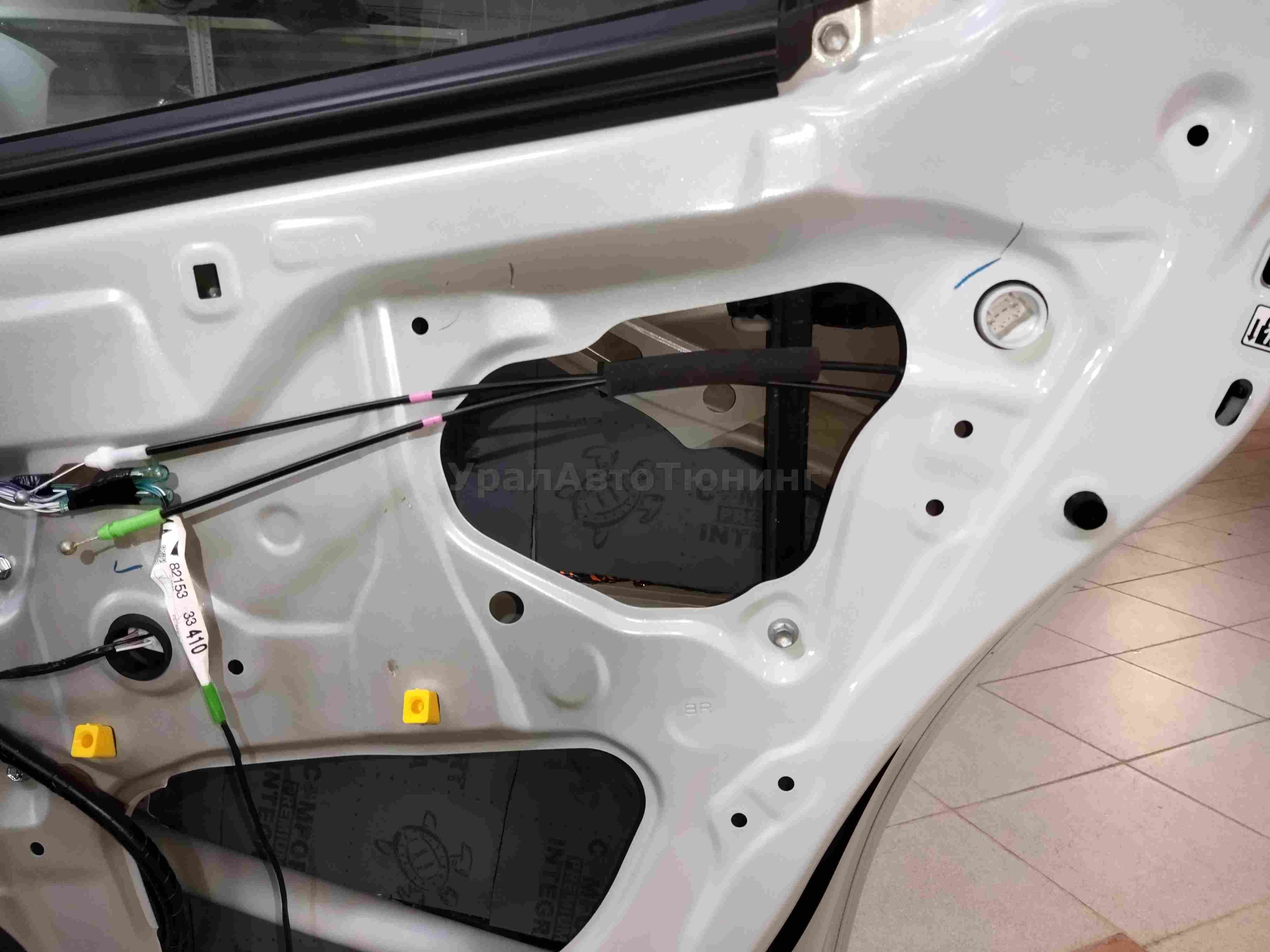 Шумоизоляция дверей Toyota Camry