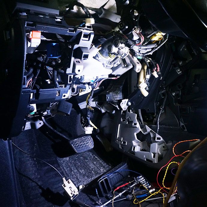 Toyota Land Cruiser 200 - Установка охранного комплекса