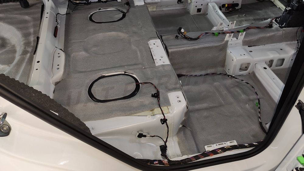 Шумоизоляция пола VW Tiguan