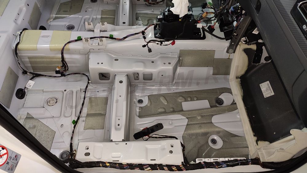 Шумоизоляция пола VW Tiguan