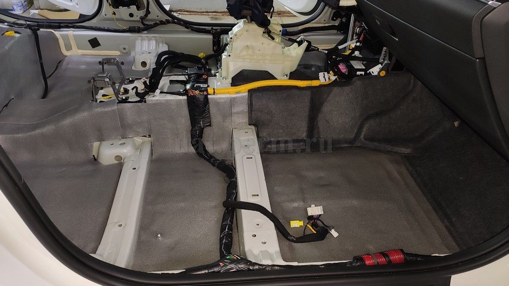 Шумоизоляция пола KIA K5