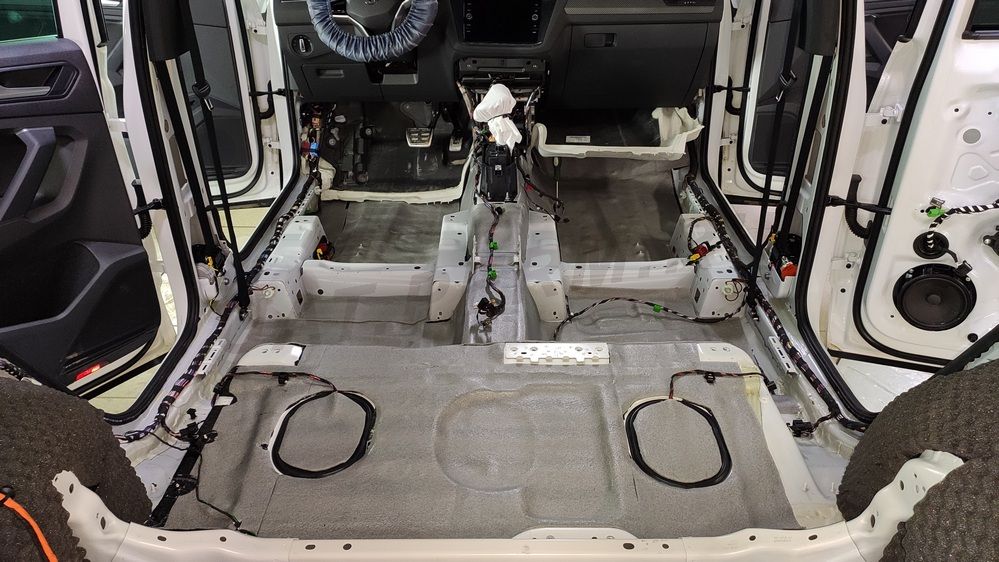 Шумоизоляция пола VW Tiguan