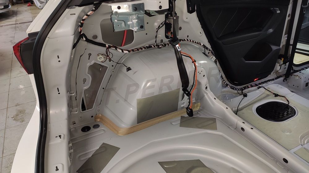 Шумоизоляция багажника VW Tiguan