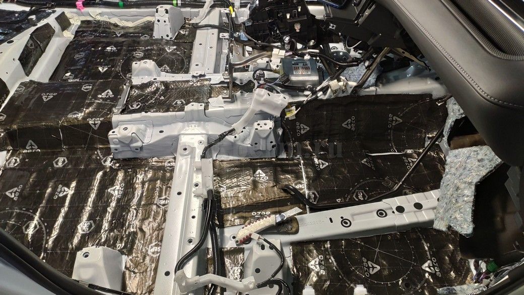 Toyota Highlander (XU60) - шумоизоляция пола