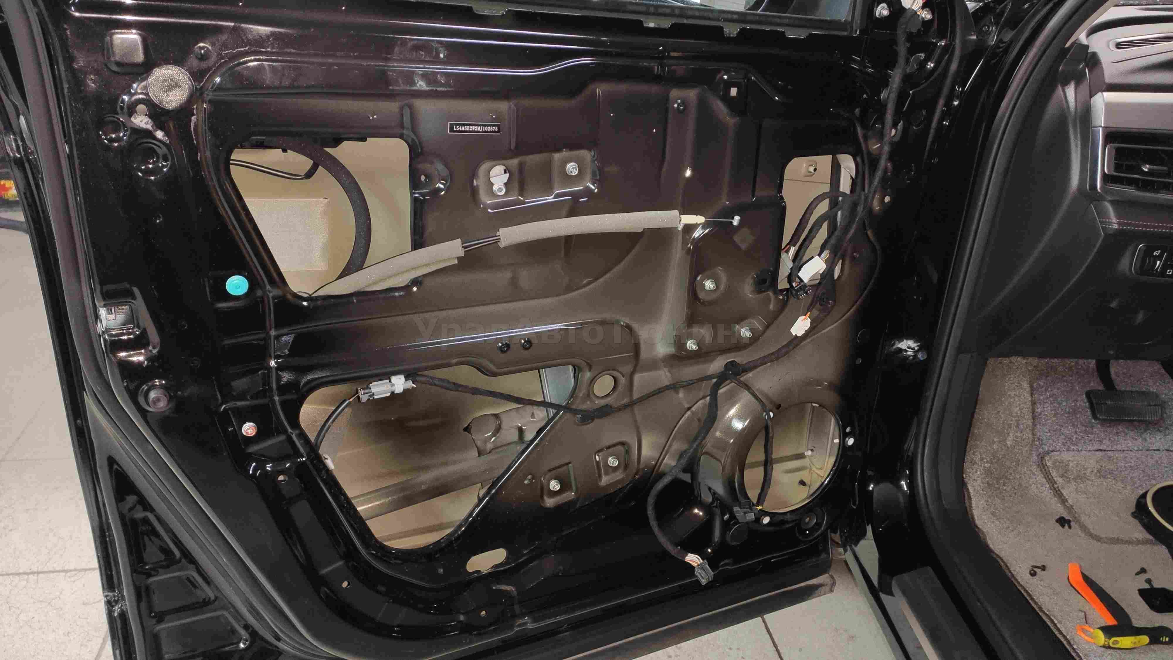 Шумоизоляция дверей Changan CX75