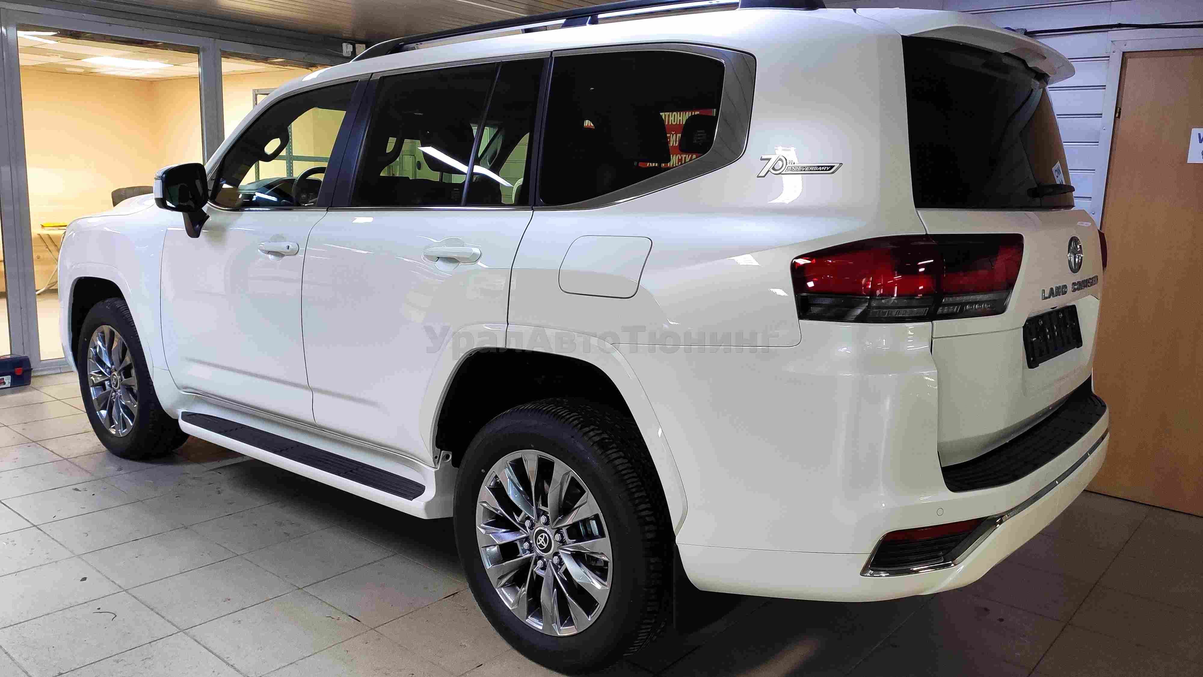 Установка фаркопа на Toyota Land Cruiser 300