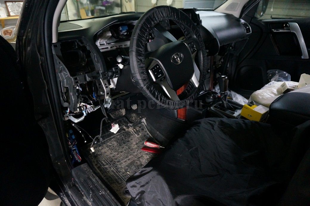 Toyota Prado - установка иммобилайзера Pandect X-1000BT