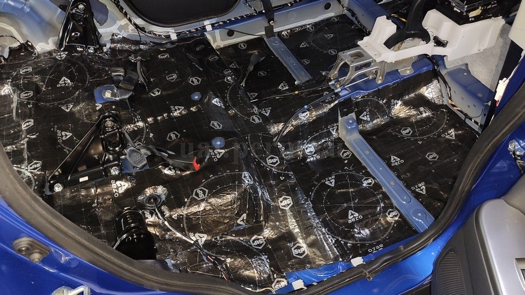 Шумоизоляция пола Mitsubishi ASX