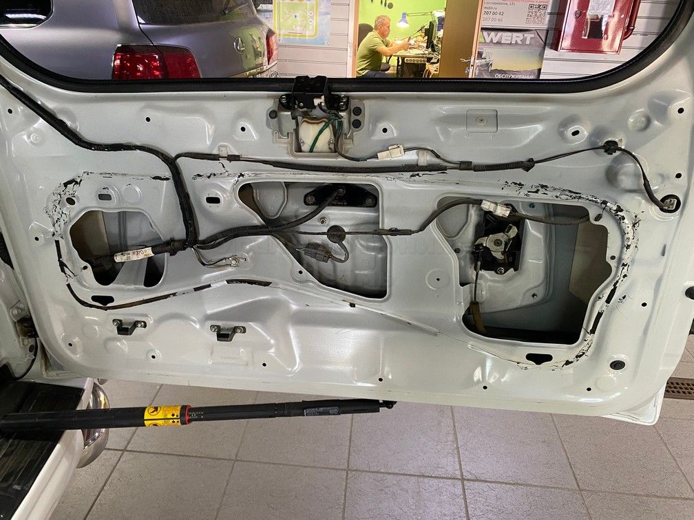 Шумоизоляция крышки багажника Toyota Land Cruiser Prado