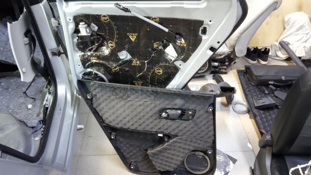 VW Polo - шумоизоляция дверей