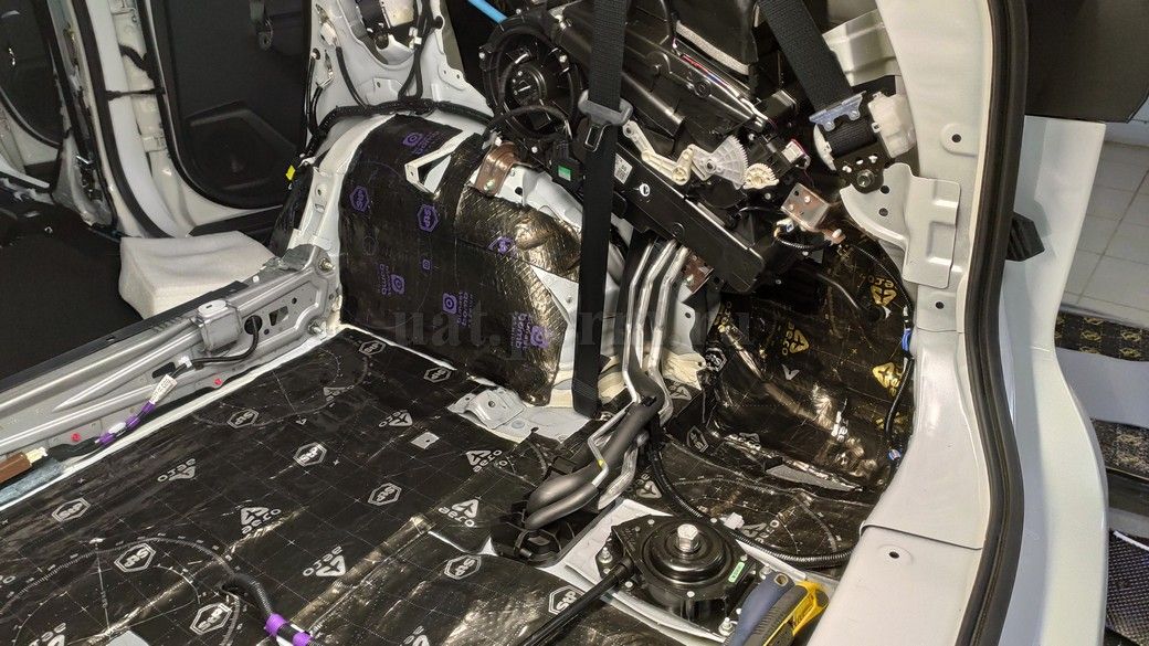 Toyota Highlander (XU60) - шумоизоляция багажника