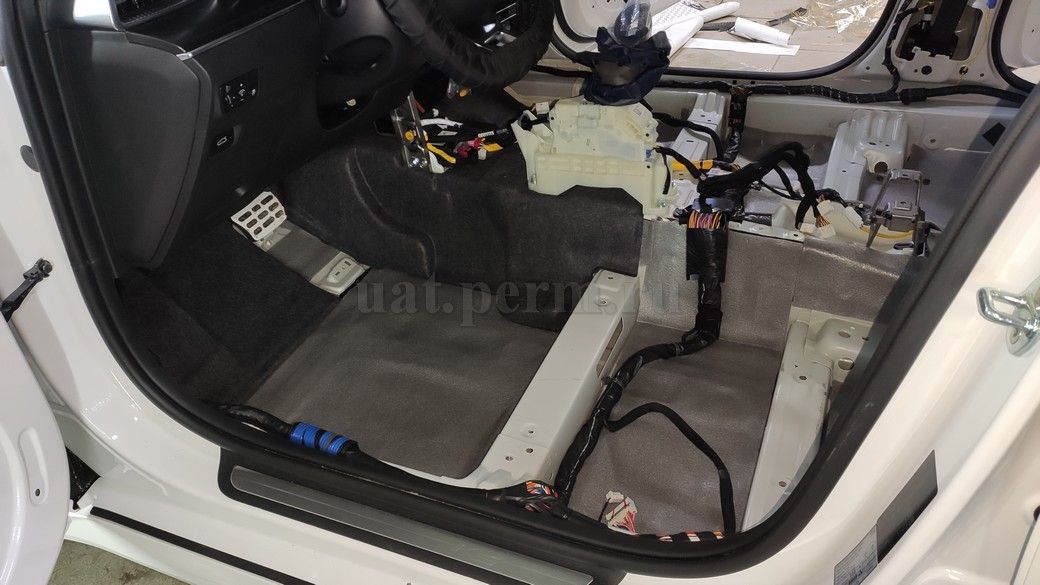 Шумоизоляция пола KIA K5