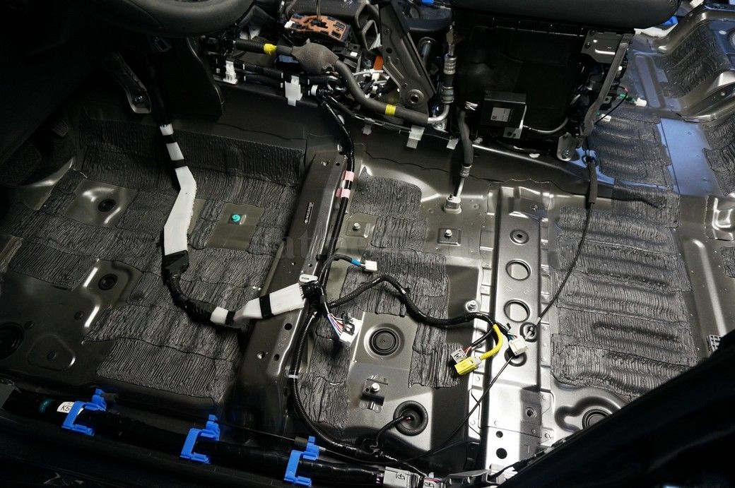 Toyota Land Cruiser 200 - шумоизоляция пола