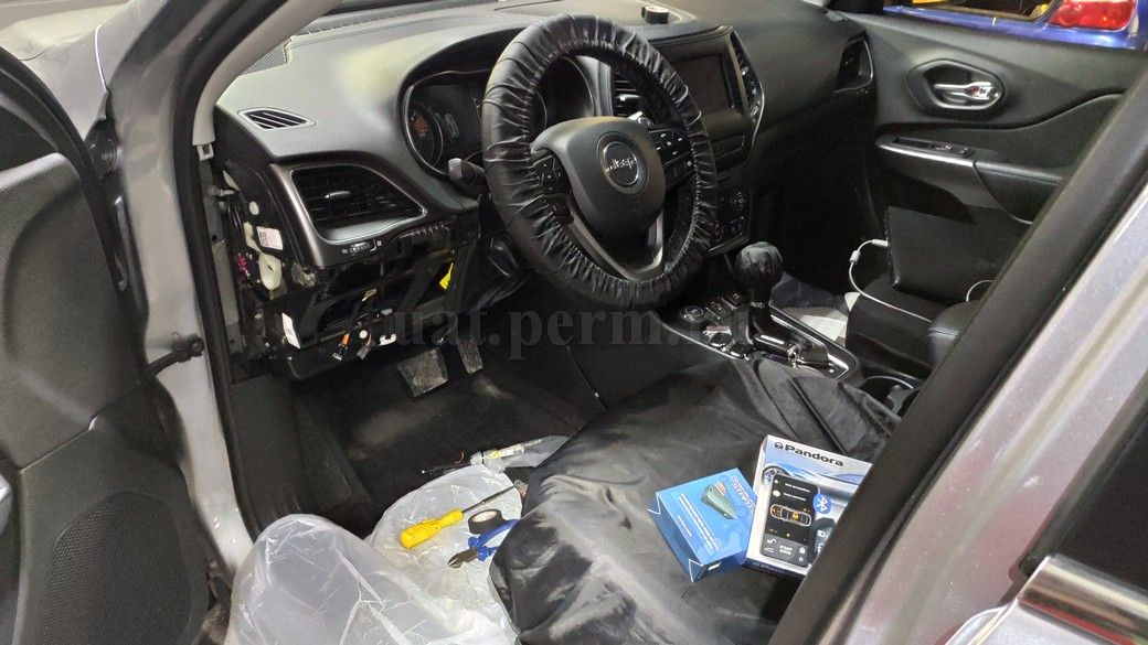Установка автосигнализации Pandora DX 91 LoRa на Jeep Cherokee