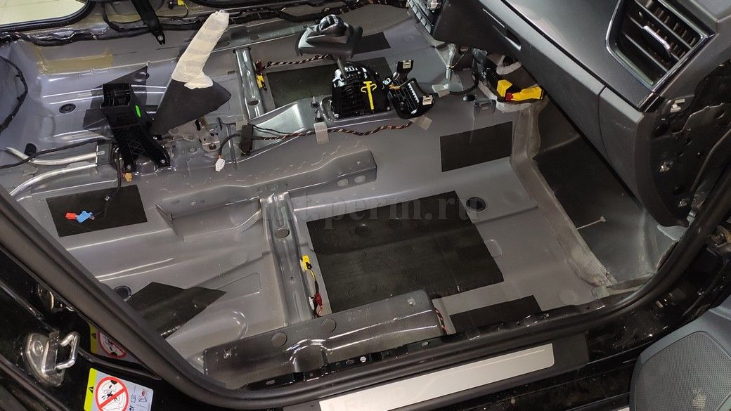 Шумоизоляция пола Skoda Rapid