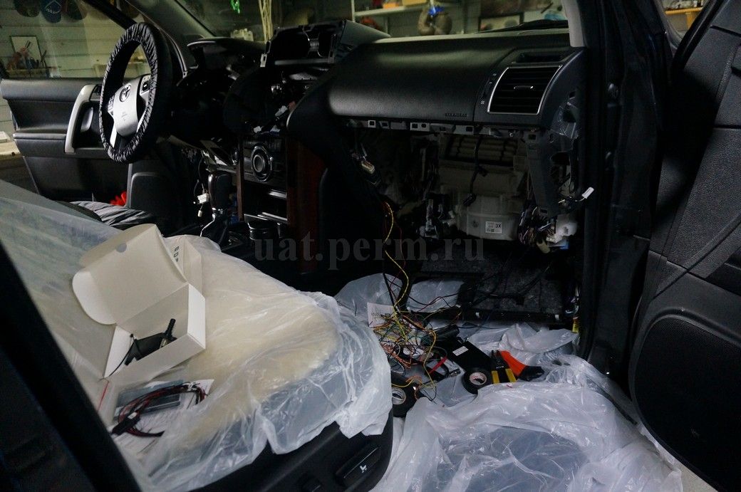 Toyota Prado - установка иммобилайзера Pandect X-1000BT