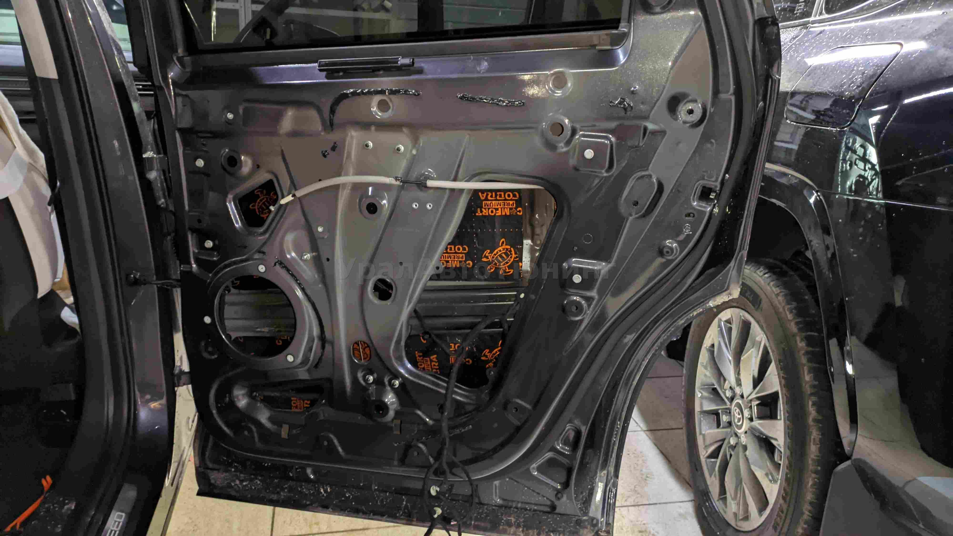 Шумоизоляция дверей Exeed VX