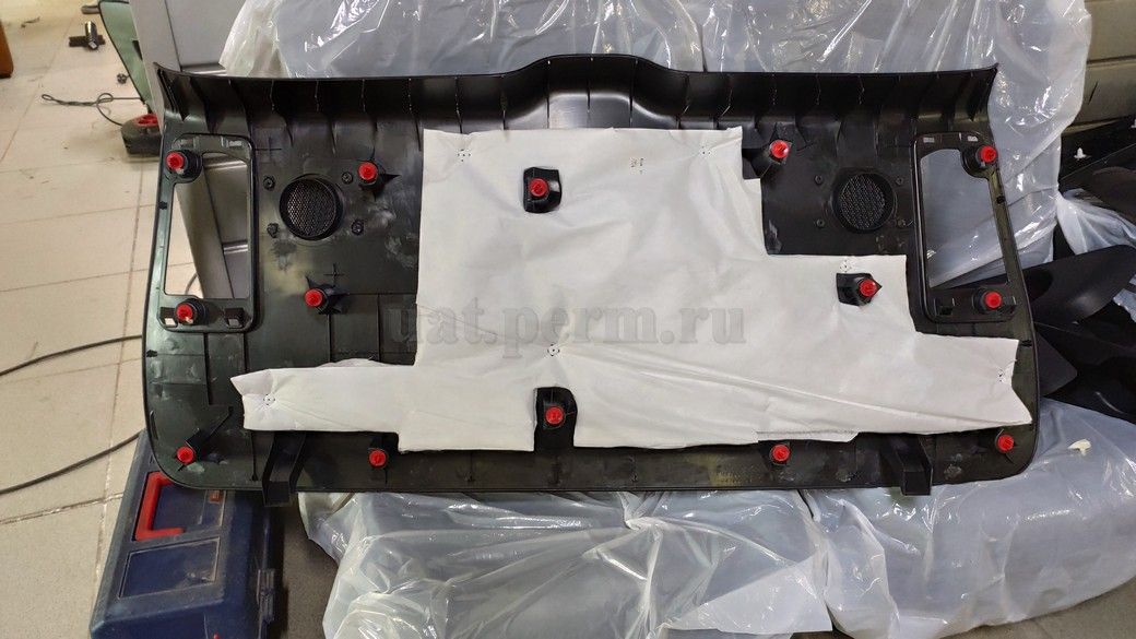 Шумоизоляция крышки багажника Toyota Highlander (XU60)